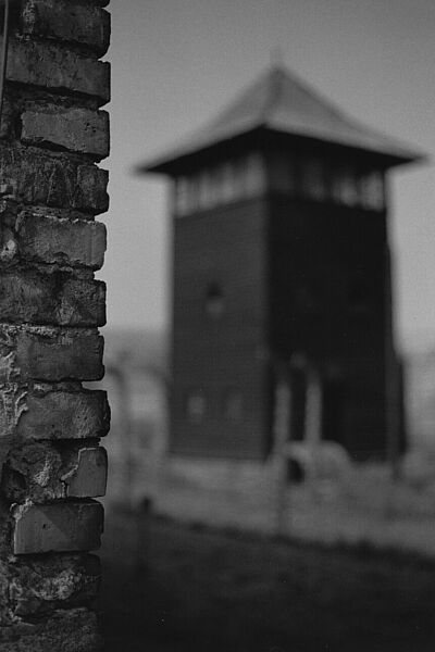 Wachturm im Konzentrationslager Auschwitz - Link zum Bild in der Deutschen Fotothek