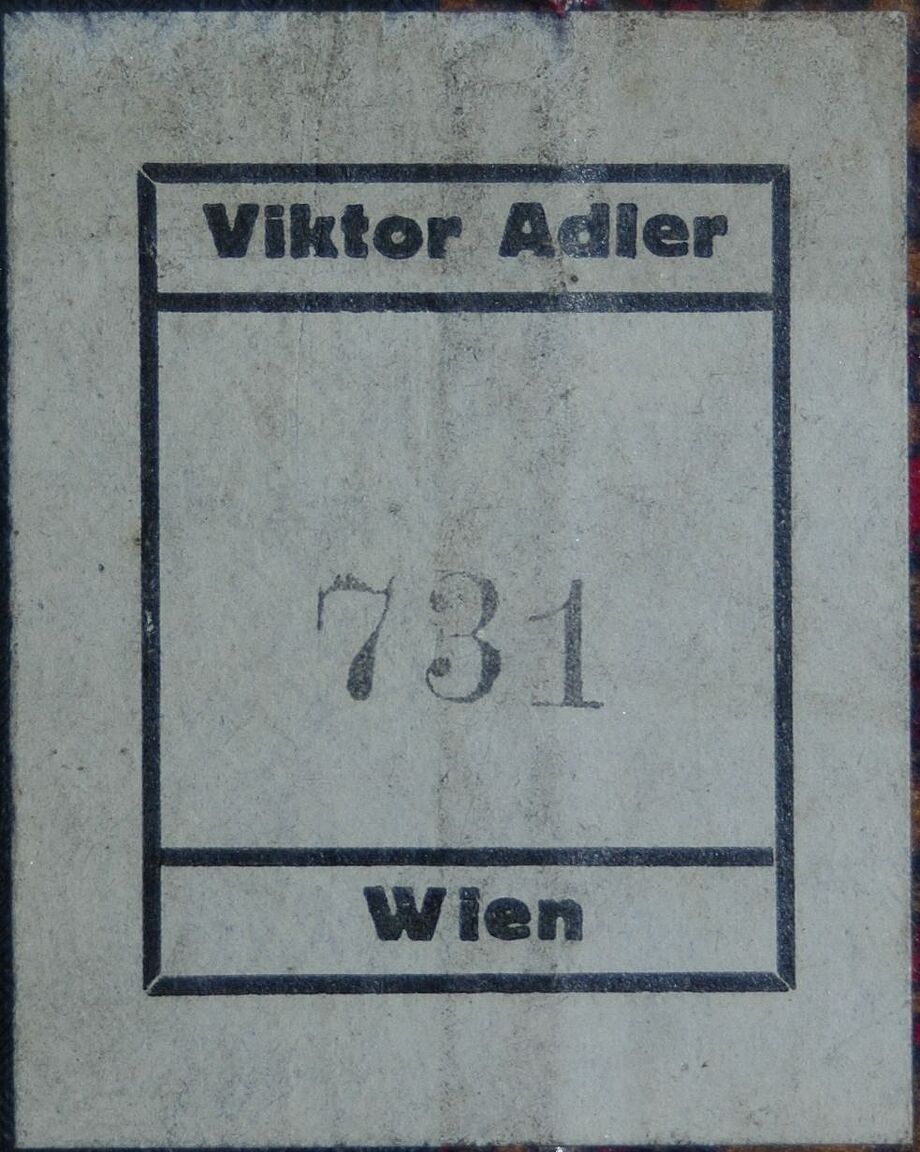 Stempel des österreichischen Politikers Victor Adler (1852–1918), der das Buch als Eigentum der Bibliothek der Arbeiterkammer ausweist. Anfang der 1920er Jahre hatte die Arbeiterkammer seine Bibliothek übernommen. (SLUB/Deutsche Fotothek, df_prov_0011237)
