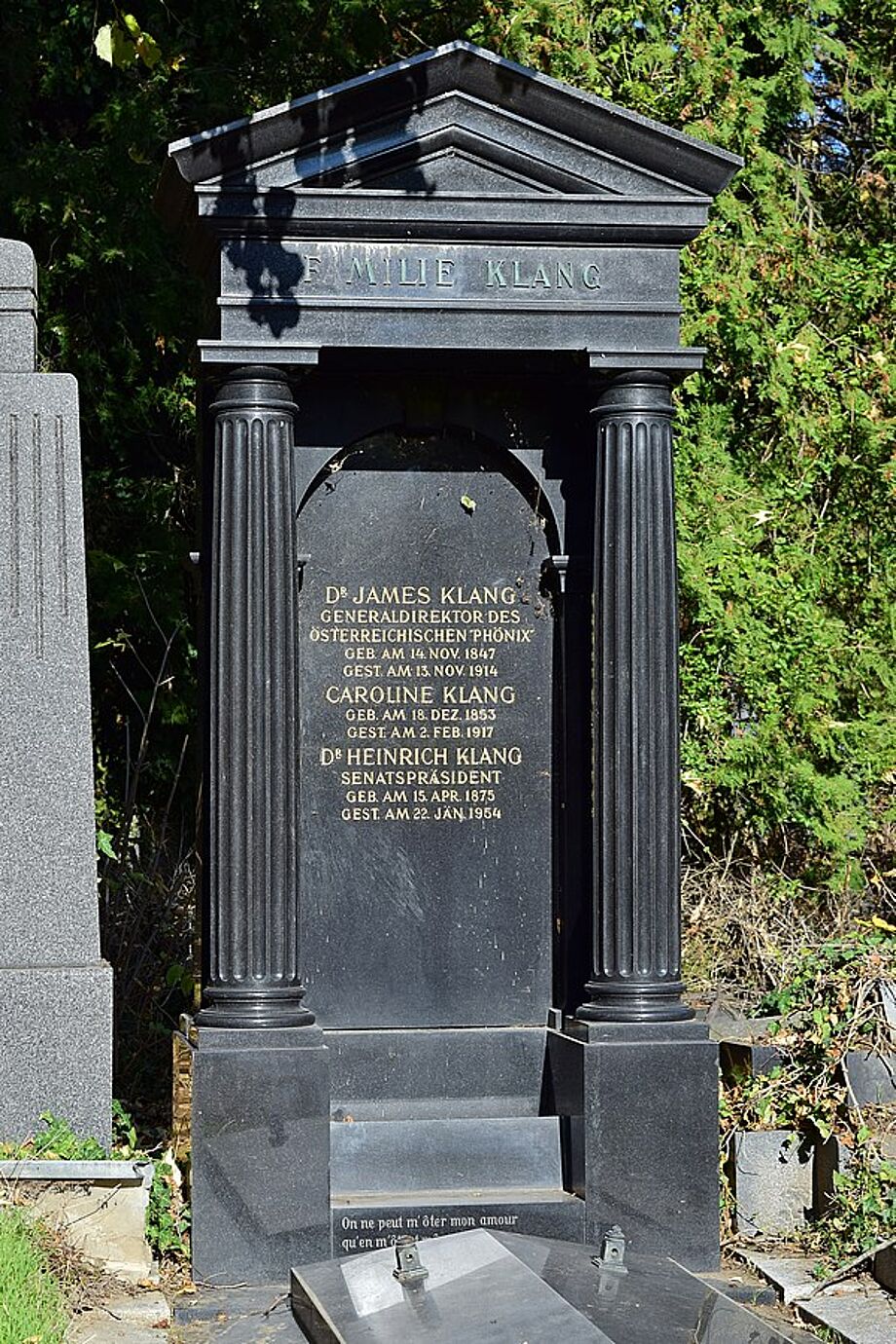 Grab der Familie Klang auf dem Zentralfriedhof Wien (Wikimedia, https://commons.wikimedia.org/wiki/File:Wiener_Zentralfriedhof_-_Gruppe_49_-_Grab_der_Familie_Klang.jpg)