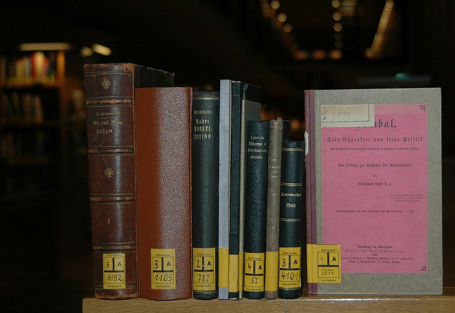 Die von der SLUB an die Arbeiterkammer Wien restituierten Bücher. (SLUB/Provenienzprojekt)