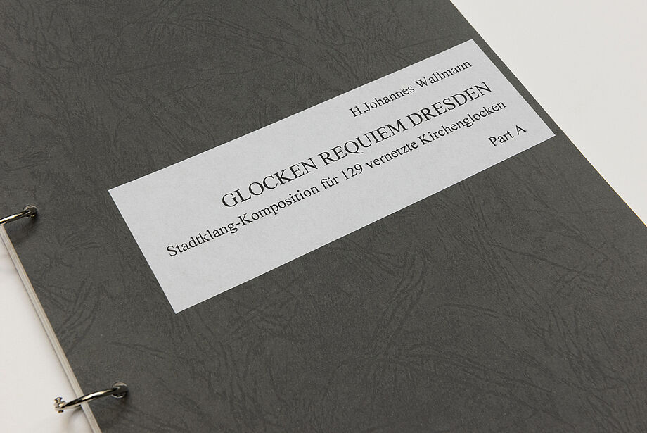 H. Johannes Wallmann: Glocken Requiem Dresden, Umschlag des Partiturautographen (Kopie) Foto © SLUB Dresden/Ramona Ahlers-Bergner