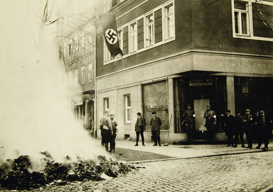 Historisches Foto der Bücherverbrennung in Pirna